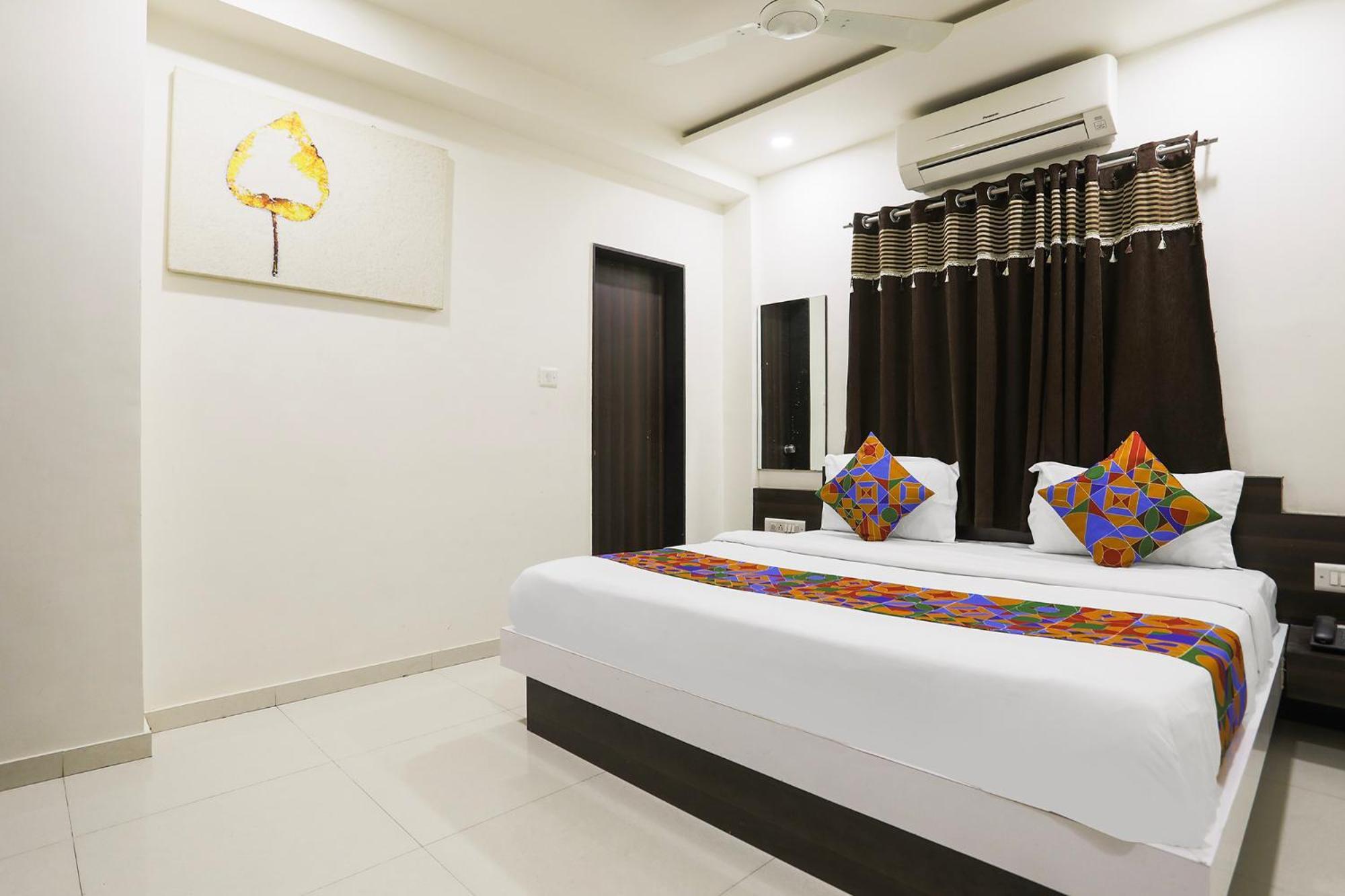 Hotel SK Rajkot Exterior foto