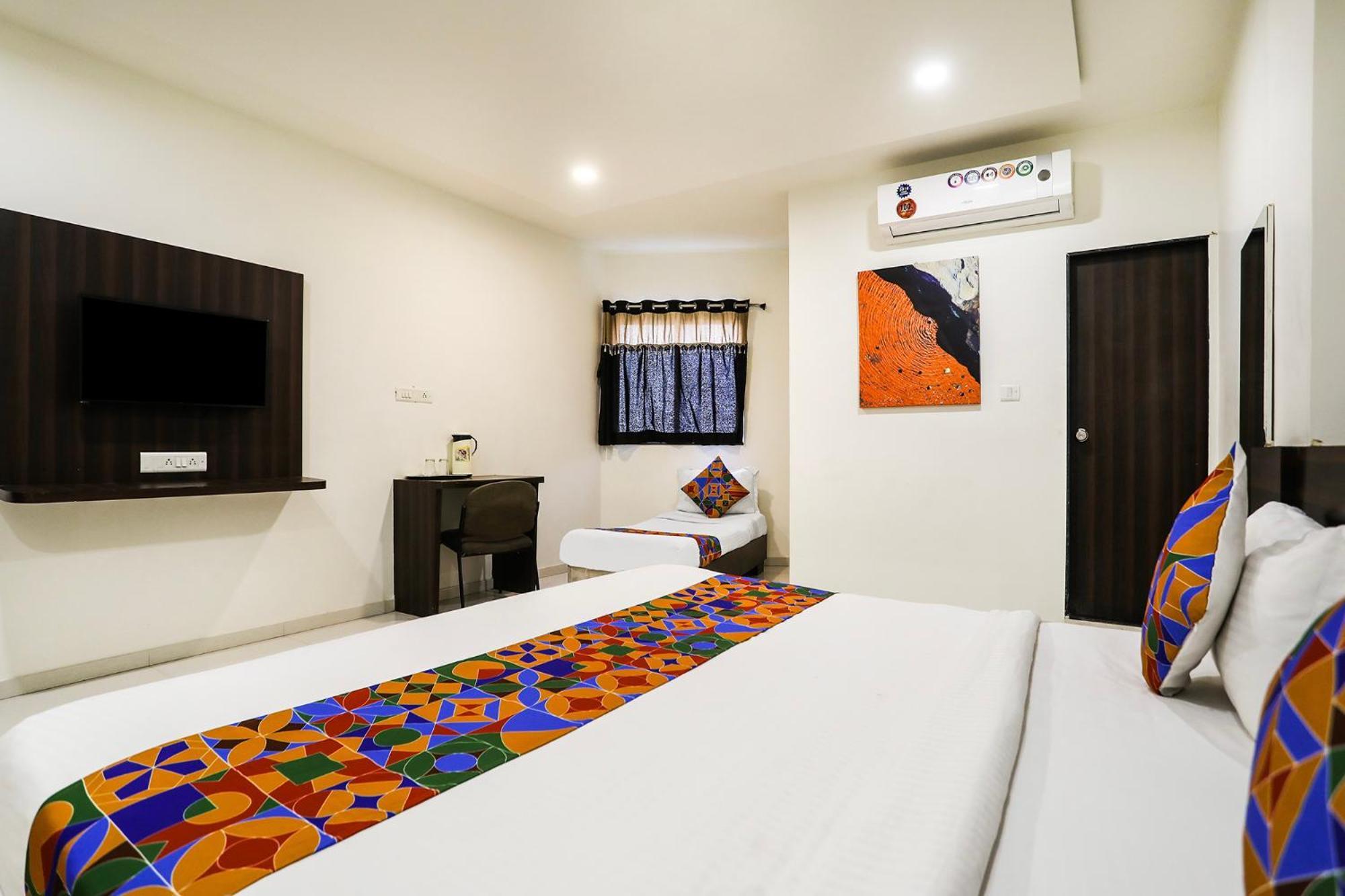 Hotel SK Rajkot Exterior foto