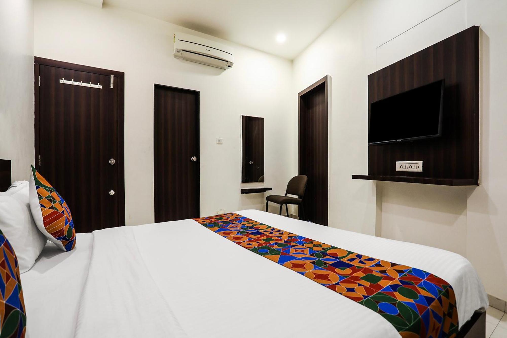 Hotel SK Rajkot Exterior foto