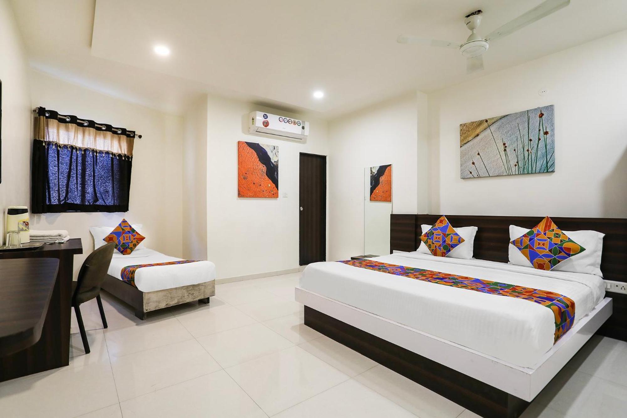 Hotel SK Rajkot Exterior foto