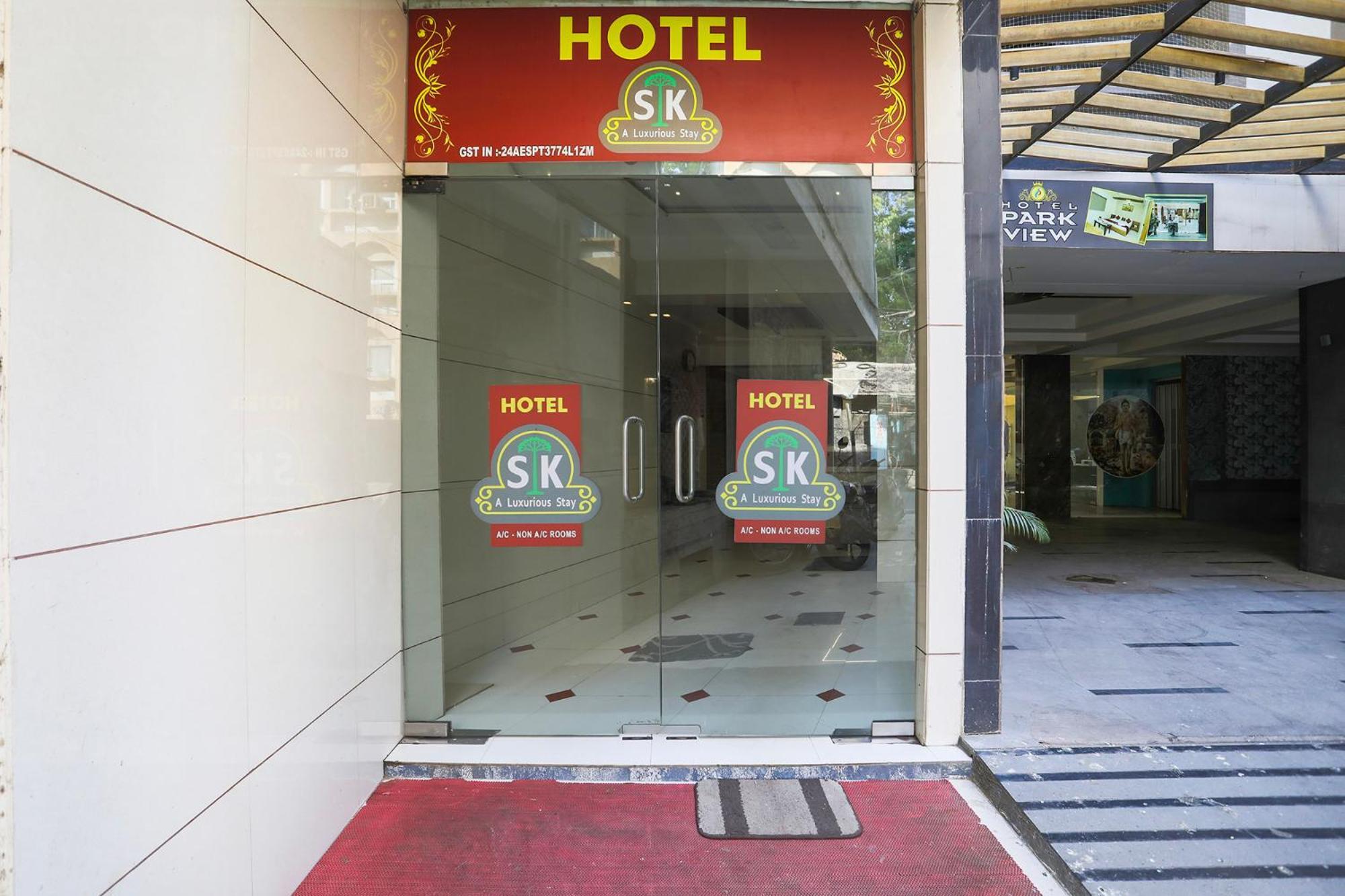 Hotel SK Rajkot Exterior foto